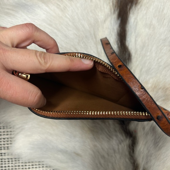 Embossed Pattern Handle clutch Wallet wristlet brown faux leather - Picture 3 of 5